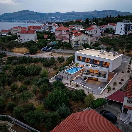 Villa Villalux2022 Mit Pool Beheizt