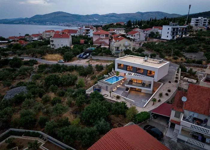 Villa Villalux2022 Mit Pool Beheizt