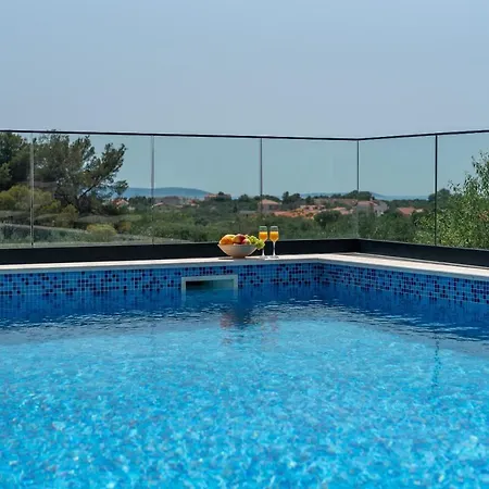 Villalux2022 Mit Pool Beheizt וילה טרוגיר
