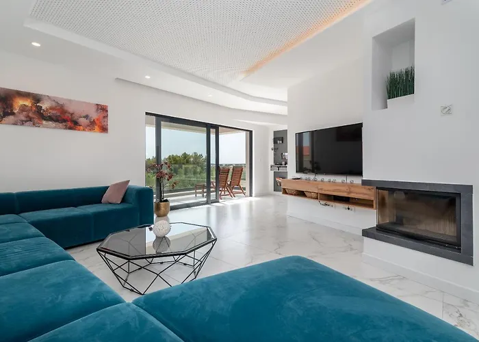 ヴィラ Villalux2022 Mit Pool Beheizt トロギール