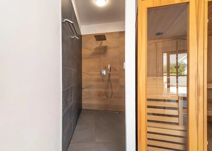 Villalux2022 Mit Pool Beheizt فيلة *