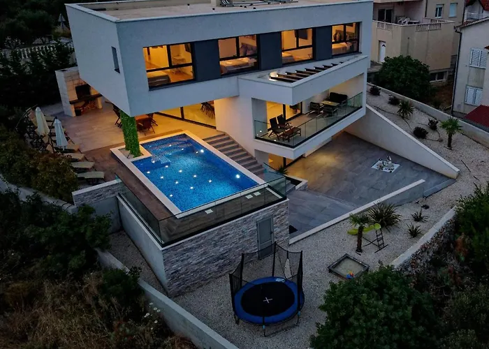 Villalux2022 Mit Pool Beheizt فيلة